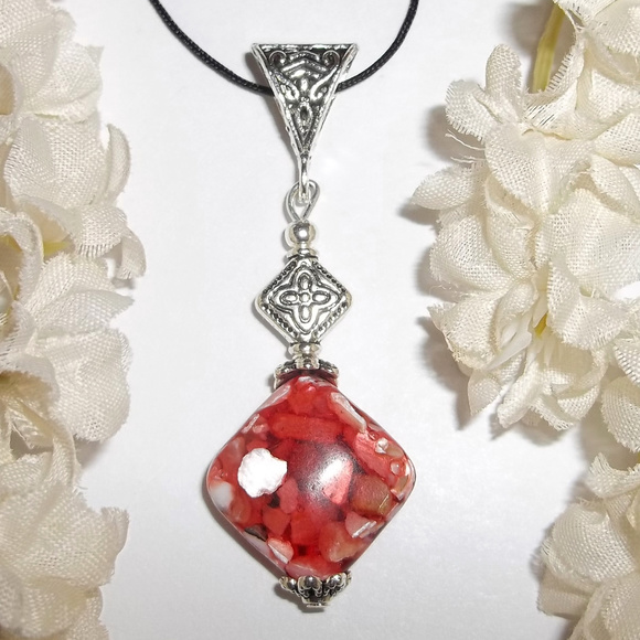 wvluckygirl Jewelry - Red MOP Necklace Adjustable Length Beaded NWT 4803